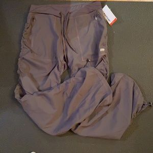 Eileen woven pant. Phantom grey.